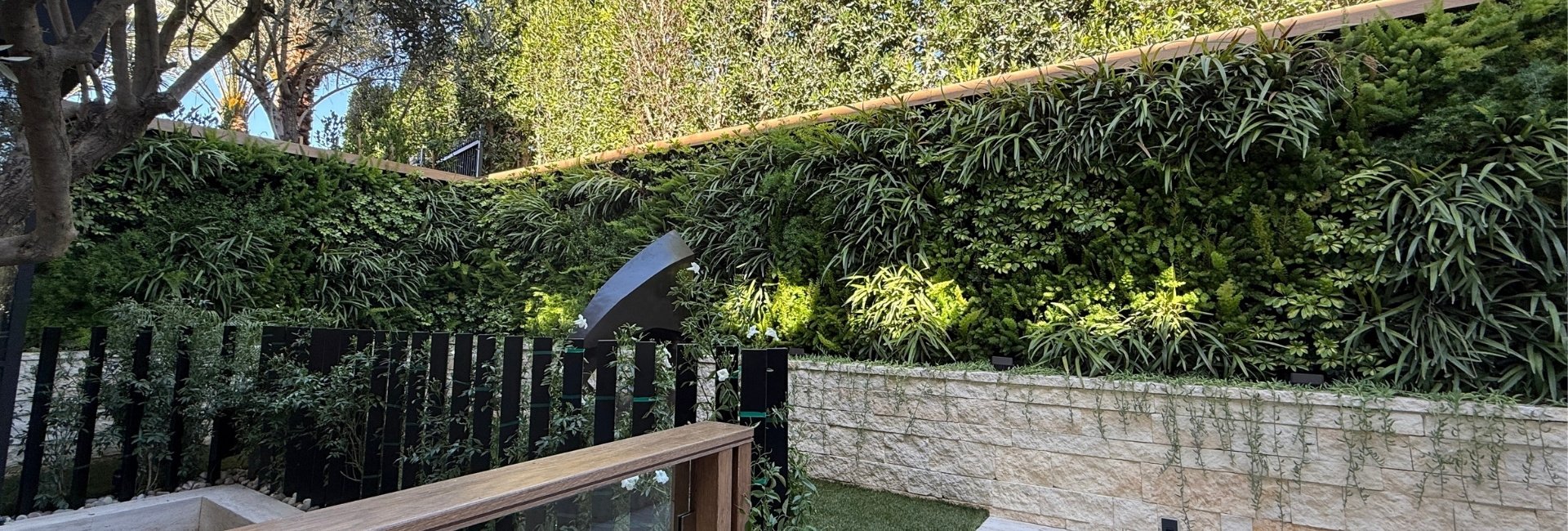 Large outdoor living greenwall