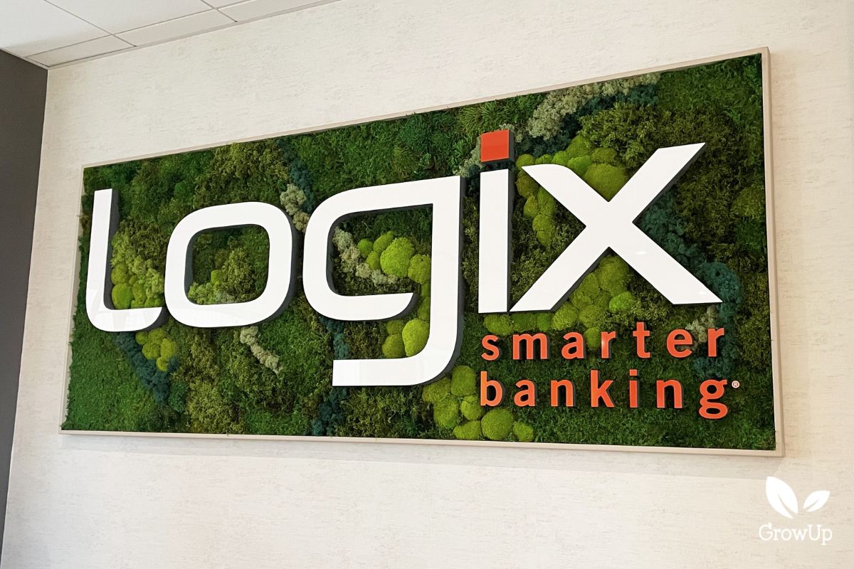 Logix moss wall 