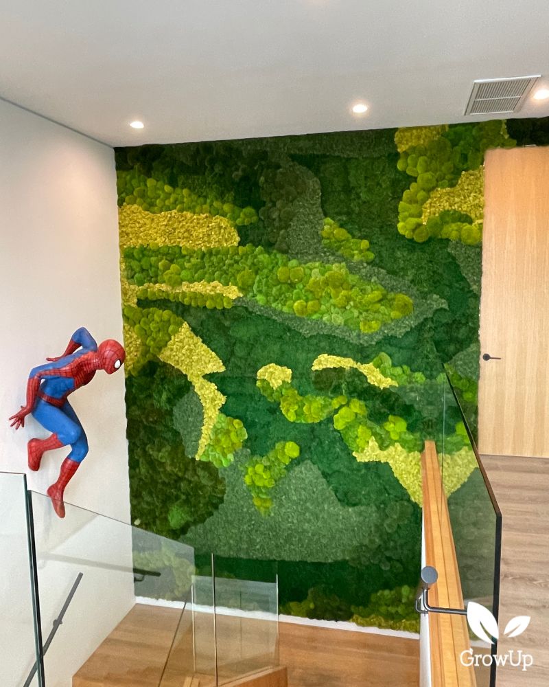 Dobrik Moss wall 