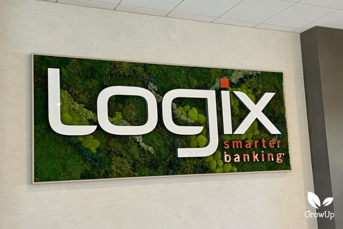 Logix Moss wall with sign 